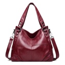 https://cdn.shopifycdn.net/s/files/1/0912/2526/0407/files/leonor-sac-a-main-de-cours-en-cuir-a-bandouliere-rouge-sac-a-main-5.webp?v=1742898093