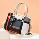 https://cdn.shopifycdn.net/s/files/1/0752/7143/8651/files/2024-New-Fashion-Women-s-Bag-Fashionable-Women-s-Bag-Handbag-European-And-American-One-Shoulder_2c8dcc53-a3db-4e66-a610-a44056c47595.webp?v=1739323127