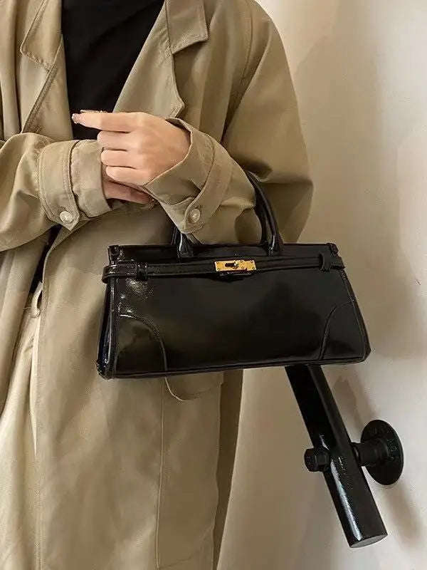 https://cdn.shopifycdn.net/s/files/1/0752/7143/8651/files/High-End-Burgundy-Briefcase-Ladies-Zipper-Large-Capacity-Underarm-Bag-Elegant-Retro-Women-s-Commuting-Handbag_cf856285-a62c-46f2-81a3-b2c88115c298.webp?v=1739266834