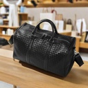 https://cdn.shopifycdn.net/s/files/1/0916/5655/2739/files/KAMAU_TRAVEL_BAG-4.jpg?v=1732832576