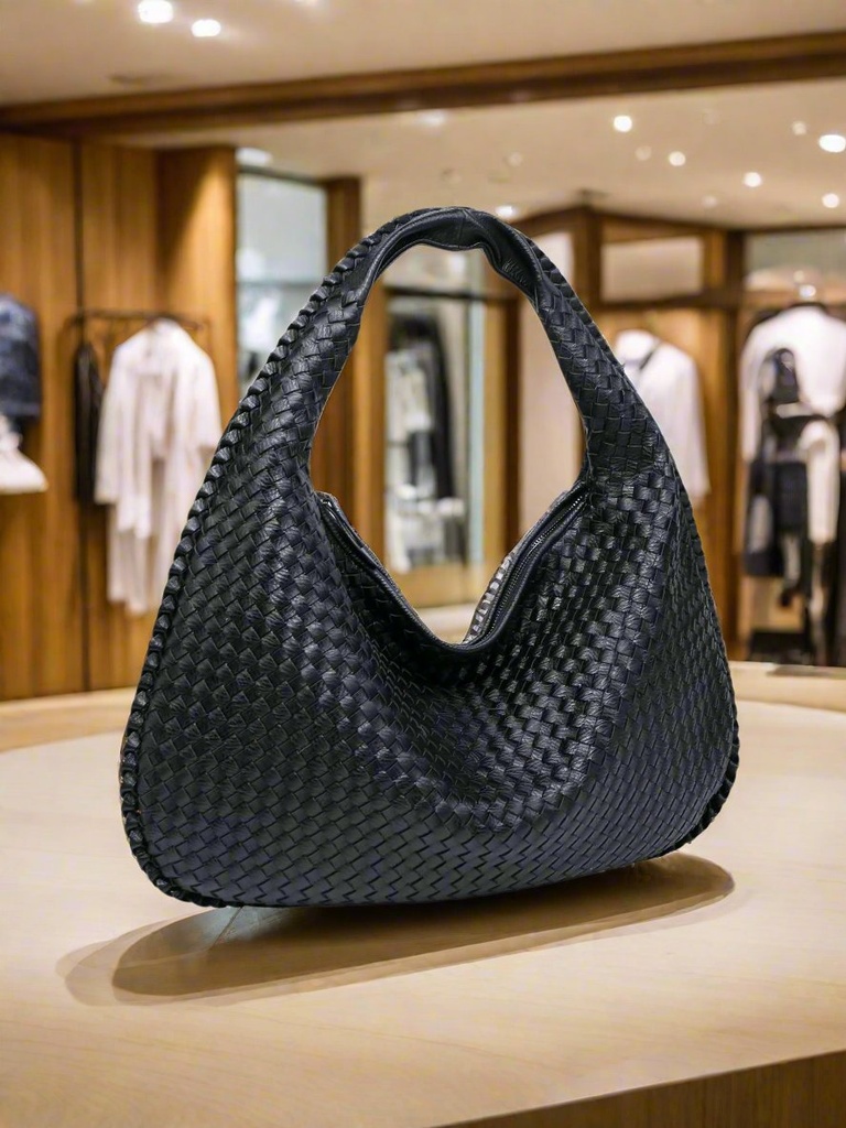 https://cdn.shopifycdn.net/s/files/1/0895/7945/4737/files/JANE_ELEGANT_HANDBAG-4.jpg?v=1730973814