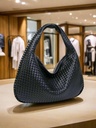 https://cdn.shopifycdn.net/s/files/1/0895/7945/4737/files/JANE_ELEGANT_HANDBAG-4.jpg?v=1730973814