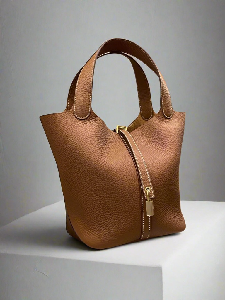 https://cdn.shopifycdn.net/s/files/1/0895/7945/4737/files/EVELYN_LEATHER_BAG-12.jpg?v=1730890153