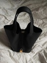 https://cdn.shopifycdn.net/s/files/1/0895/7945/4737/files/EVELYN_LEATHER_BAG-8.jpg?v=1729892773