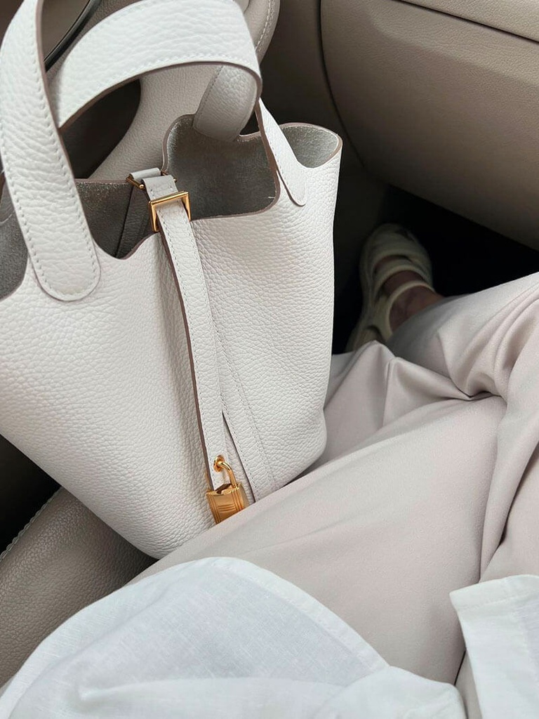 https://cdn.shopifycdn.net/s/files/1/0895/7945/4737/files/EVELYN_LEATHER_BAG-7.jpg?v=1729892770