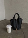 https://cdn.shopifycdn.net/s/files/1/0895/7945/4737/files/EVELYN_LEATHER_BAG-4.jpg?v=1729892760