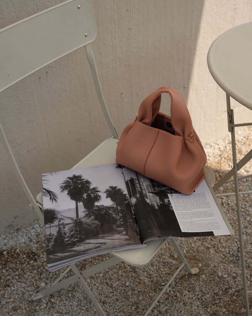 https://cdn.shopifycdn.net/s/files/1/0895/7945/4737/files/RUBY_STYLISH_HANDBAG-3.jpg?v=1729191707