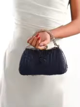 https://cdn.shopifycdn.net/s/files/1/1031/1909/4100/files/pochette_nera.avif?v=1778190103