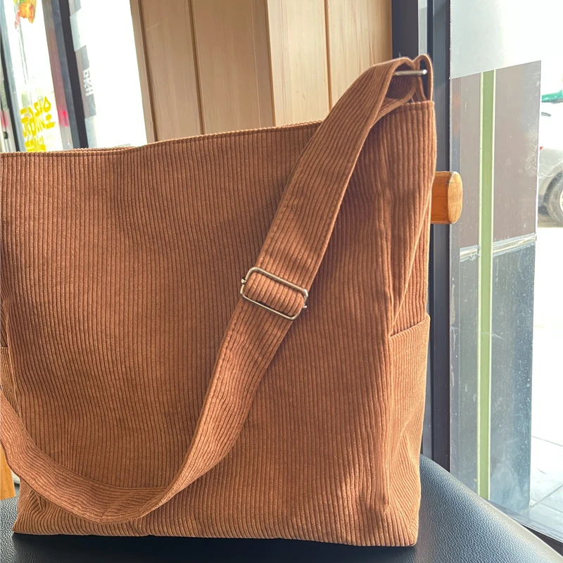 https://ae01.alicdn.com/kf/S6c7ae30837fd4dd0b146bb64b25ec6634/Cord-Tote-Tasche-2023-Fashion-Leisure-College-Style-Original-Brand-Frauen-Mode-Schulter-Tasche-Weibliche-Shopper.jpg