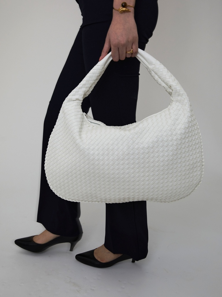 https://cdn.shopifycdn.net/s/files/1/0835/5931/7841/files/White-Large-bag-3.jpg?v=1714240995