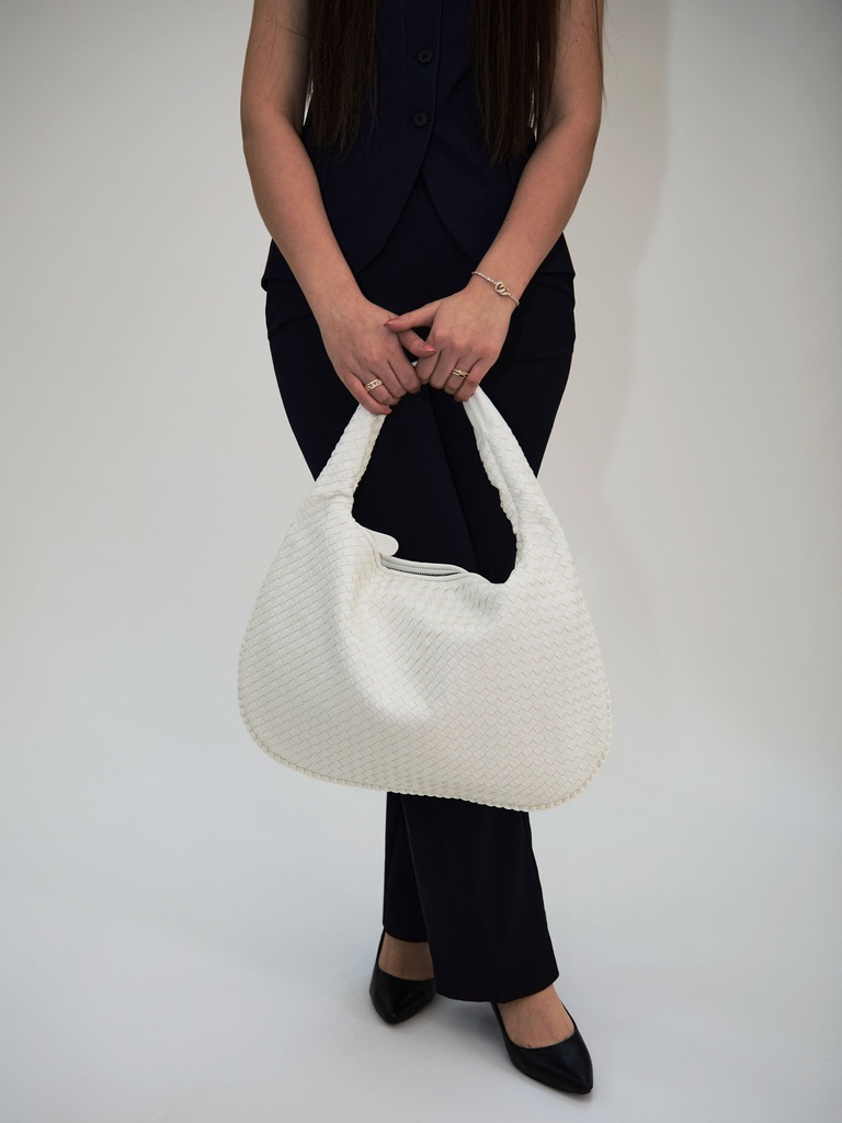 https://cdn.shopifycdn.net/s/files/1/0835/5931/7841/files/white-Large-bag-2.jpg?v=1714240995