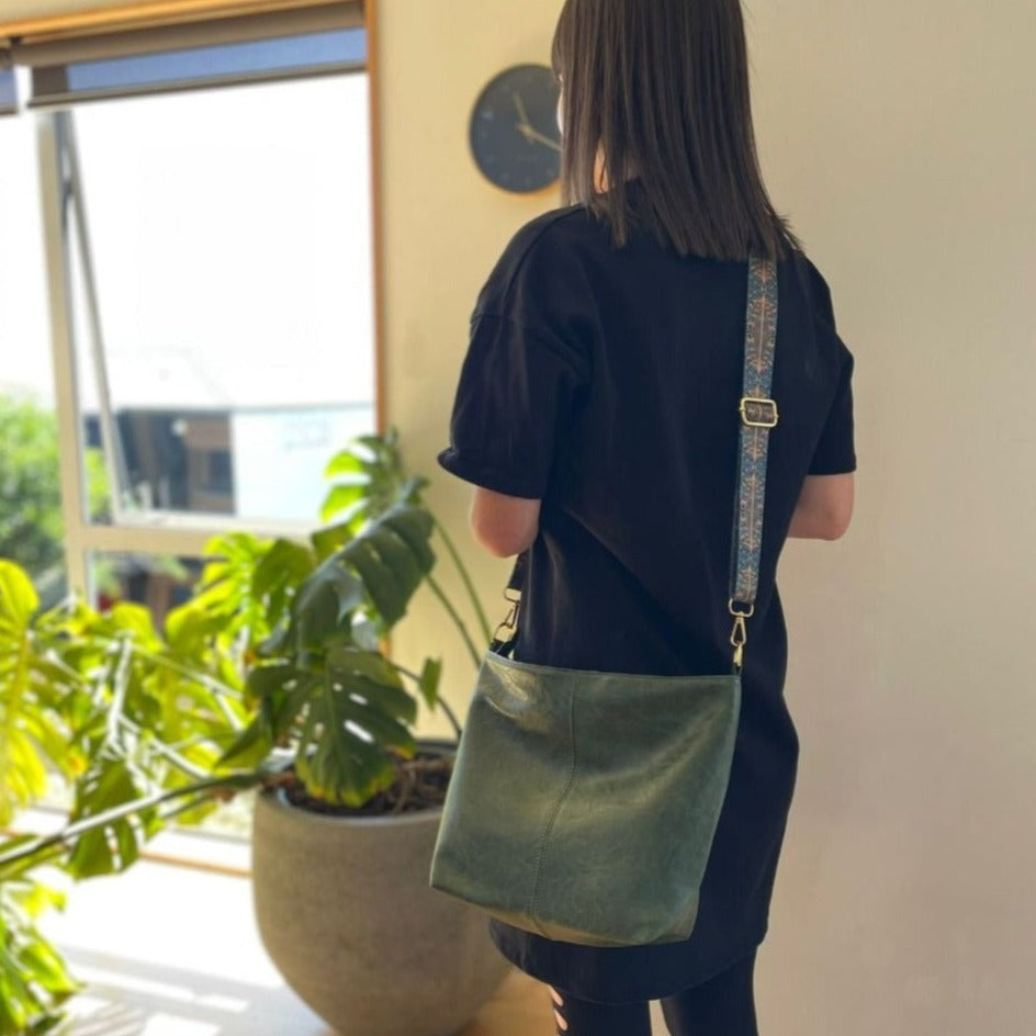 https://cdn.shopifycdn.net/s/files/1/0645/7799/5005/files/Ellie-Green-06.jpg?v=1697060614