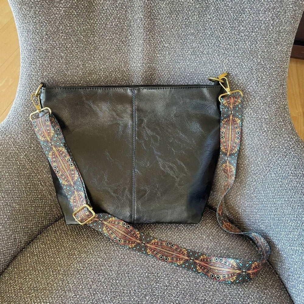 https://cdn.shopifycdn.net/s/files/1/0645/7799/5005/files/Ellie-Black-01.jpg?v=1697060614