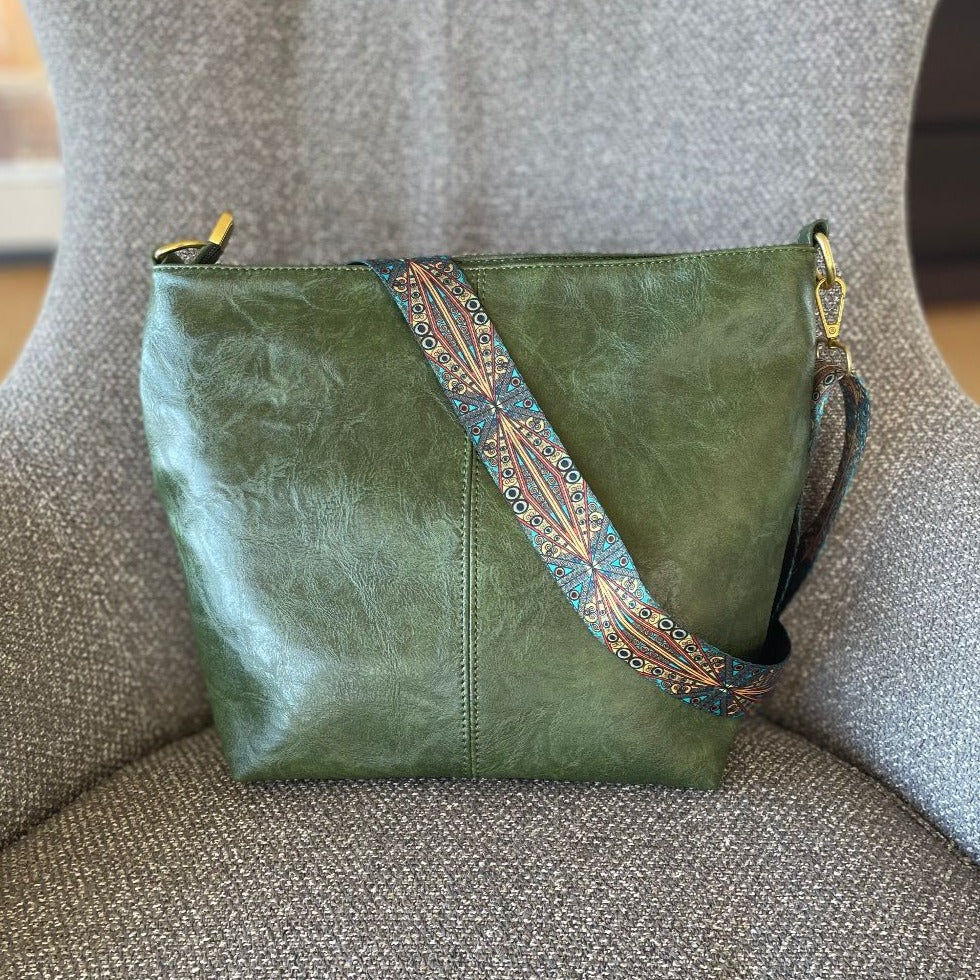 https://cdn.shopifycdn.net/s/files/1/0645/7799/5005/files/Ellie-Green-07.jpg?v=1697060614