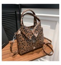 Collarina tote animalier