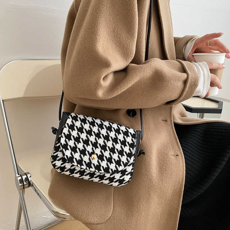 Price 2.37 USD, Weight 200g Autumn And Winter French Saddle Bag For Women