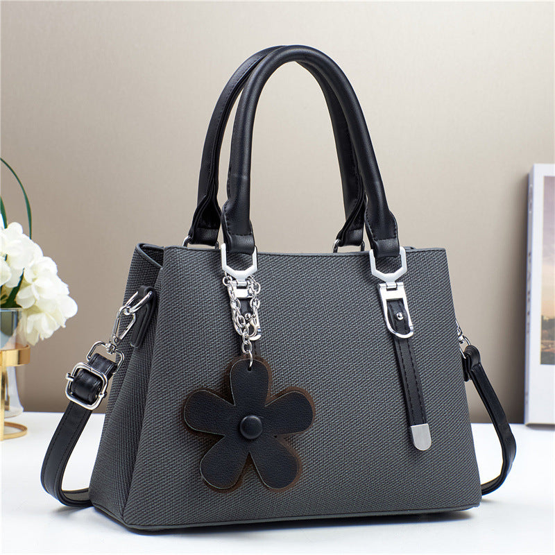Price 7.13 USD - 750g Personalized Western Style Large Capacity Exquisite Accessories Shoulder Messenger Bag