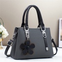 Price 7.13 USD - 750g Personalized Western Style Large Capacity Exquisite Accessories Shoulder Messenger Bag