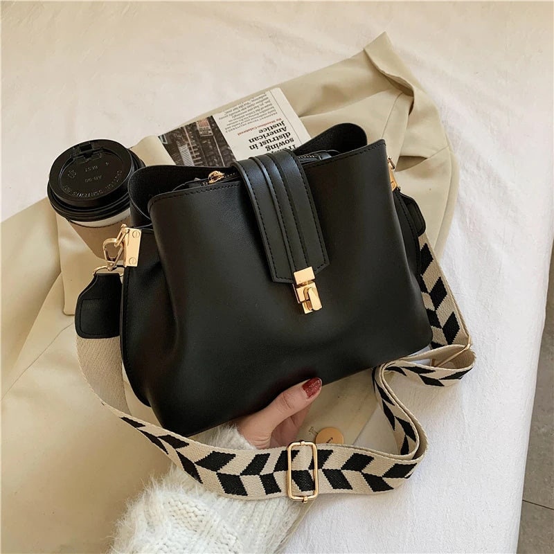 New Women's Bag Street Trend High Capacity Korean Solid Color Bucket Bag PU Car Sewn Women's Shoulder Bag