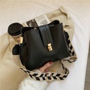 New Women's Bag Street Trend High Capacity Korean Solid Color Bucket Bag PU Car Sewn Women's Shoulder Bag