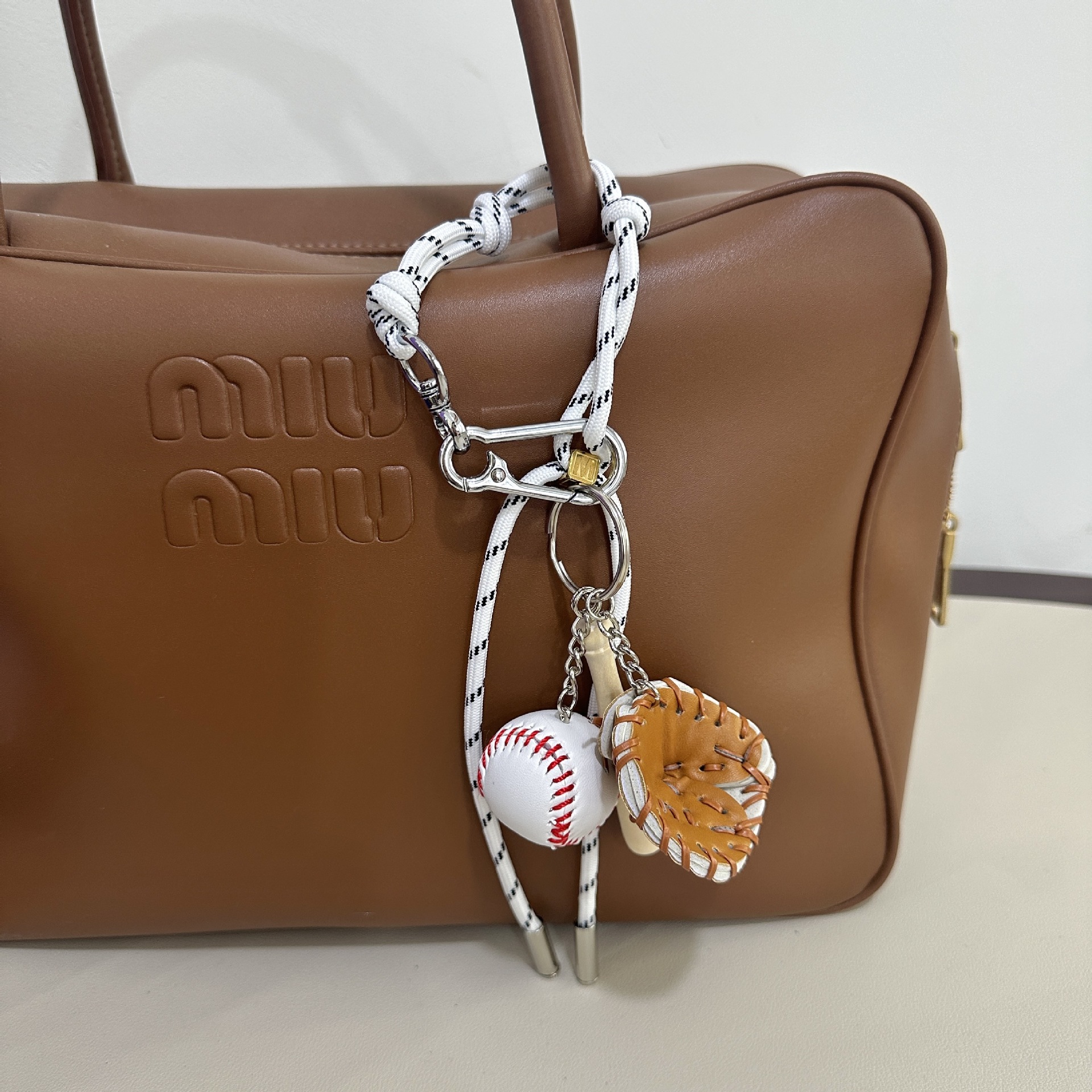 white M-button+baseball pendant