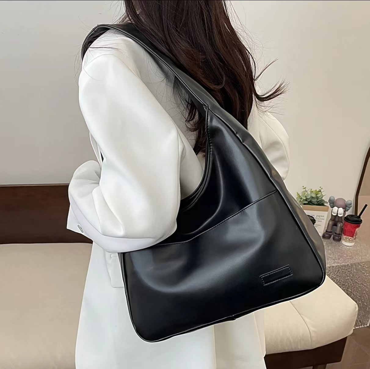 黑色