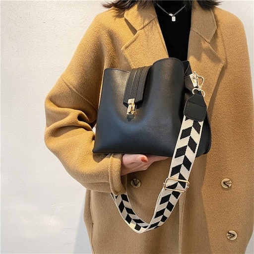 New Women's Bag Street Trend High Capacity Korean Solid Color Bucket Bag PU Car Sewn Women's Shoulder Bag